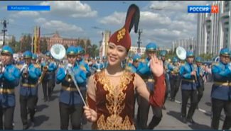 Марш-парадом оркестров начался в Хабаровске фестиваль "Амурские волны"