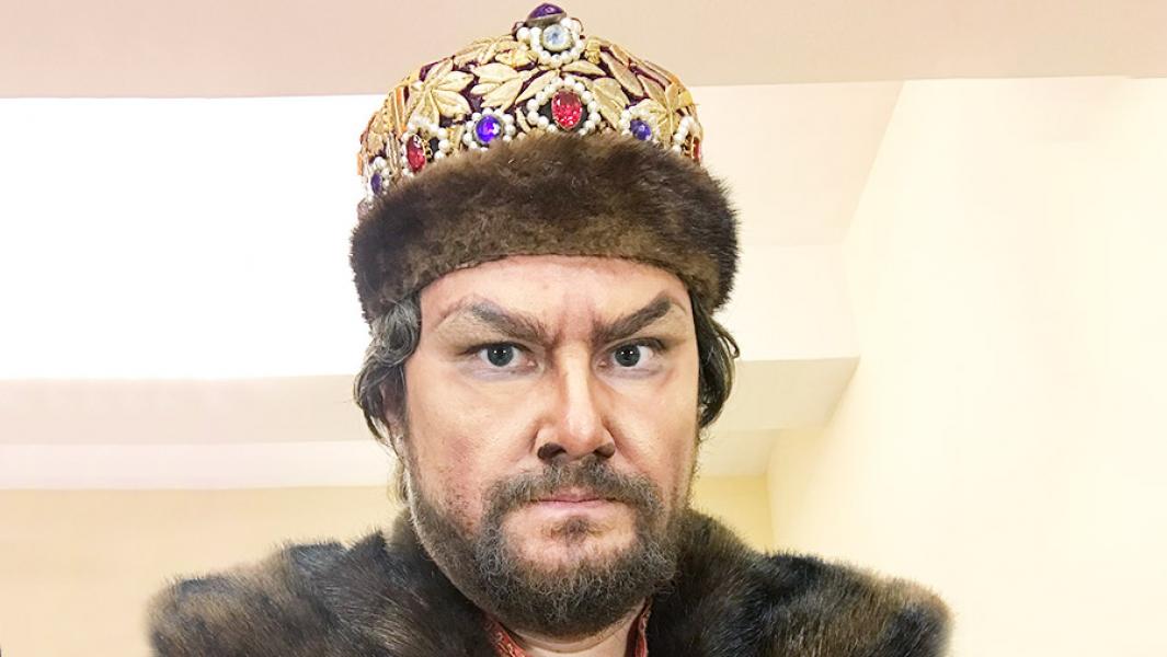 Дмитрий Ульянов перед выходом на сцену Большого театра в роли Бориса Годунова