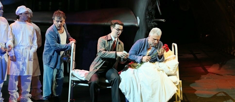 "Упавший с неба" в "Геликон-опере". Фото - Ирина Шымчак