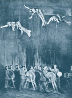 Появление дочерей Рейна. Опера «Золото Рейна», Будапешт, 1907. Фото - DeAgostini / Biblioteca Ambrosiana/ Getty Images