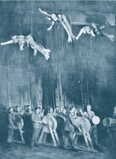 Появление дочерей Рейна. Опера «Золото Рейна», Будапешт, 1907. Фото - DeAgostini / Biblioteca Ambrosiana/ Getty Images