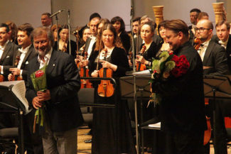 Алексей Рыбников (слева) и Александр Сладковский получают поздравления после концерта. Фото - Сергей Бирюков