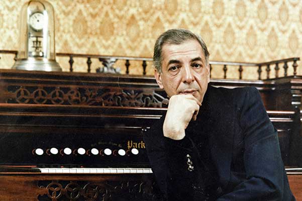 Микаэл Таривердиев Микаэл Таривердиев