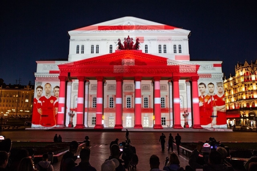 Adidas накануне официального старта Чемпионата мира по футболу FIFA 2018 в России подсветил фасад Большого театра серией уникальных проекций о футболе и креативности в игре Adidas накануне официального старта Чемпионата мира по футболу FIFA 2018 в России подсветил фасад Большого театра серией уникальных проекций о футболе и креативности в игре
