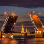 Дворцовый мост в Санкт-Петербурге разводят под музыку Олега Каравайчука