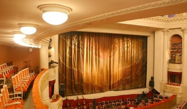 Зрительный зал Саратовского театра оперы и балета