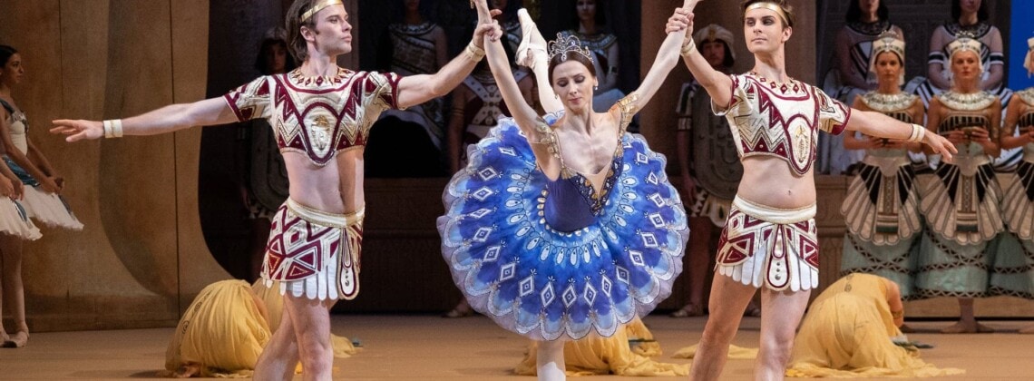 "Дочь фараона", Аспиччия - Светлана Захарова, Два кавалера - Егор Хромушин, Карим Абдуллин. Фото - Михаил Логвинов / Большой театр