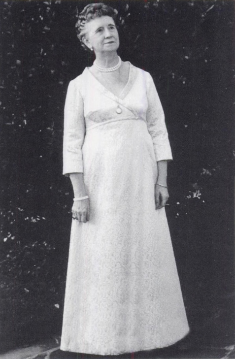 Хелен Коутс, в поздние годы она стала секретарём своего бывшего ученика
