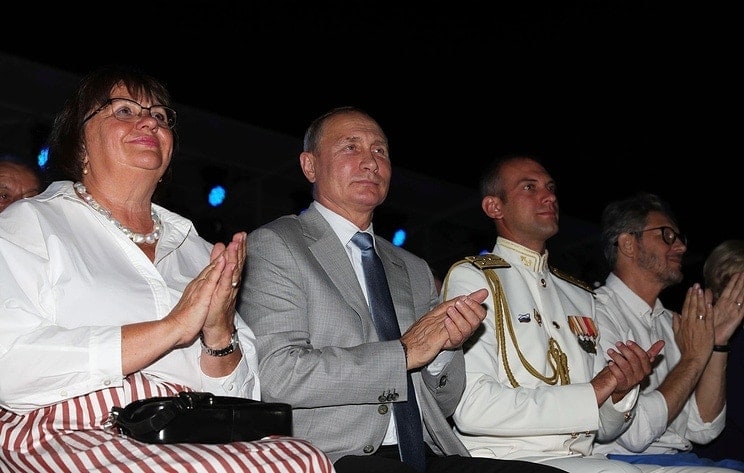 Владимир Путин посетил вечер-открытие фестиваля "Опера в Херсонесе" Владимир Путин посетил вечер-открытие фестиваля "Опера в Херсонесе"