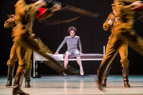 Сцена из балета «Анастасия», 2016 год. Фото - Tristram Kenton / ROH