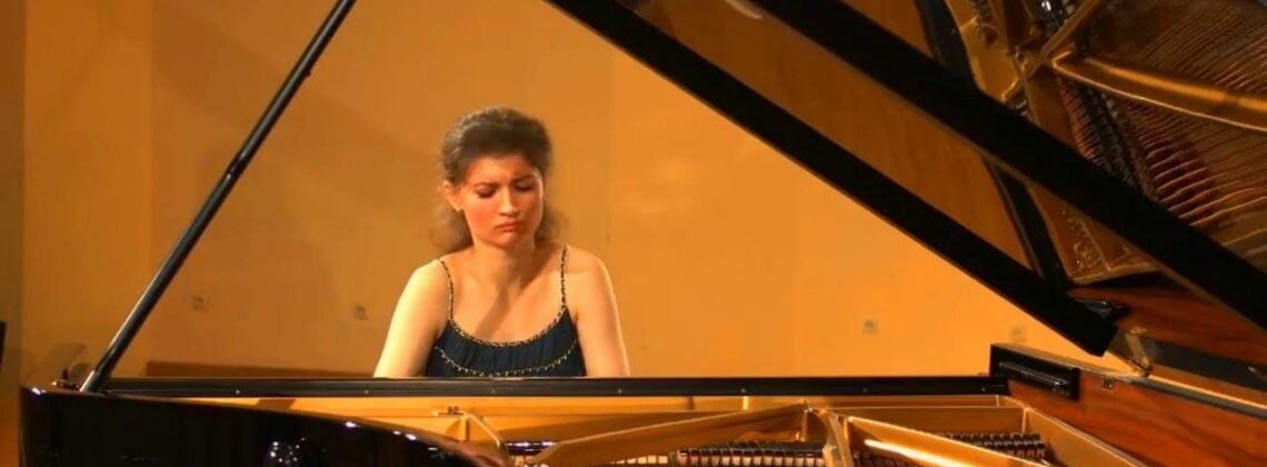 Алиса Стекольщикова