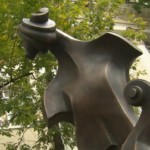 Во дворе Академии музыки имени Гнесиных появилась скульптура "Мать и дитя"