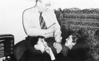 Михаил Юровский с родителями, 1957 год Михаил Юровский с родителями, 1957 год