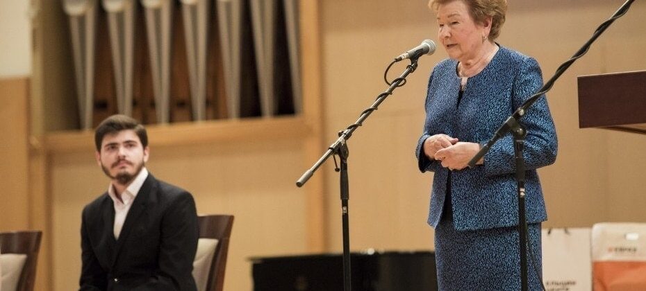 Артур Ворожцов и Наина Ельцина во время торжественного закрытия VII Международного конкурса памяти Лотар-Шевченко