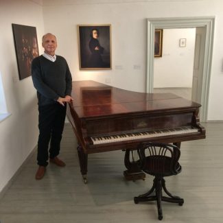 Борис Блох у рояля Листа в Райдинге
