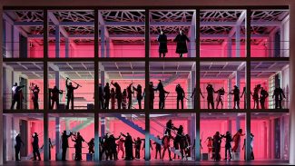 "Гугенотов" подали с кровью. Фото - Agathe Poupeney/Opera national de Paris «Гугенотов» подали с кровью