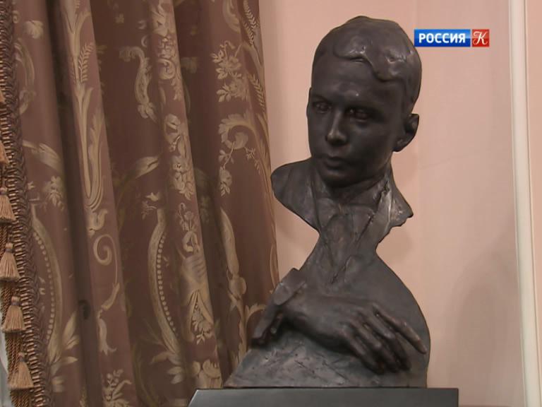 В Московской консерватории установлен бюст Льва Оборина В Московской консерватории установлен бюст Льва Оборина