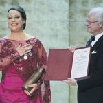 Награду певице Нине Стемме король Швеции вручил лично. Фото - Fredrik Stehn с сайта www.birgitnilssonprize.org