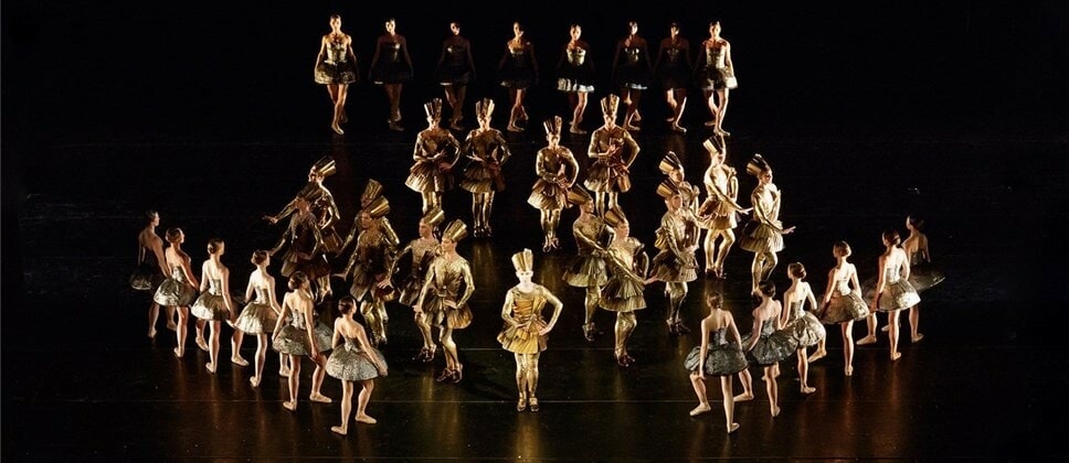 Сцена из спектакля. Фото - Ольга Керелюк