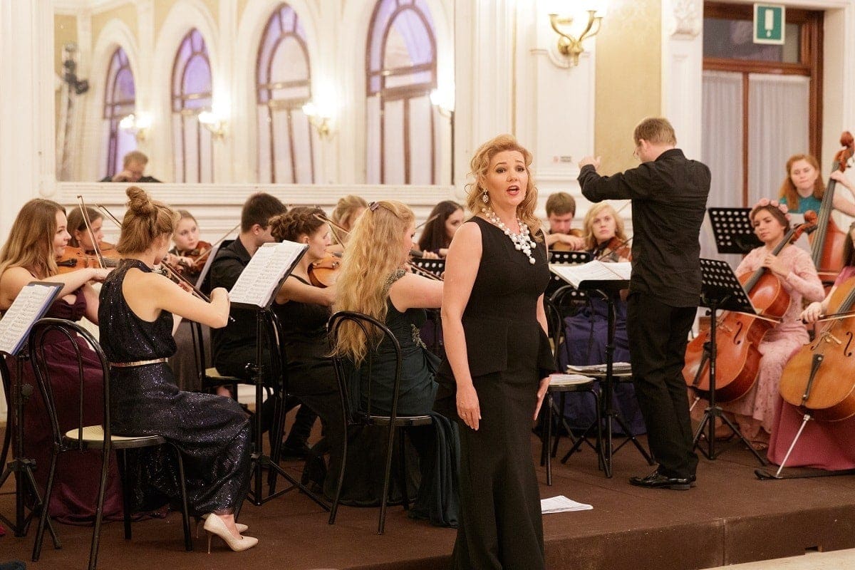 Солистка Мариинского театра Ольга Шилова (сопрано) Солистка Мариинского театра Ольга Шилова (сопрано)