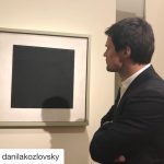 В своём инстаграмме Данила Козловский выложил снимок на фоне чёрного квадрата с призывом идти на премьеру