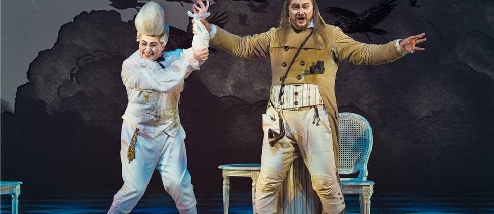 Дмитрий Ульянов (Базилио), Джованни Ромео (Бартоло). Фото - Юрий Богомаз