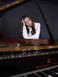 Юлианна Авдеева. Фото - Харальд Хоффман