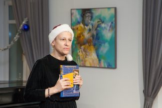 Светлана Петухова представляет свою книгу. Фото - glinka.museum