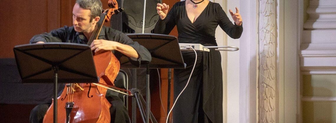 В Фантазии Мартину занята не только виолончель (Евгений Тонха), но и терменвокс, на котором играет ученица самого Льва Термена – Лидия Кавина. Фото - Максим Стулов