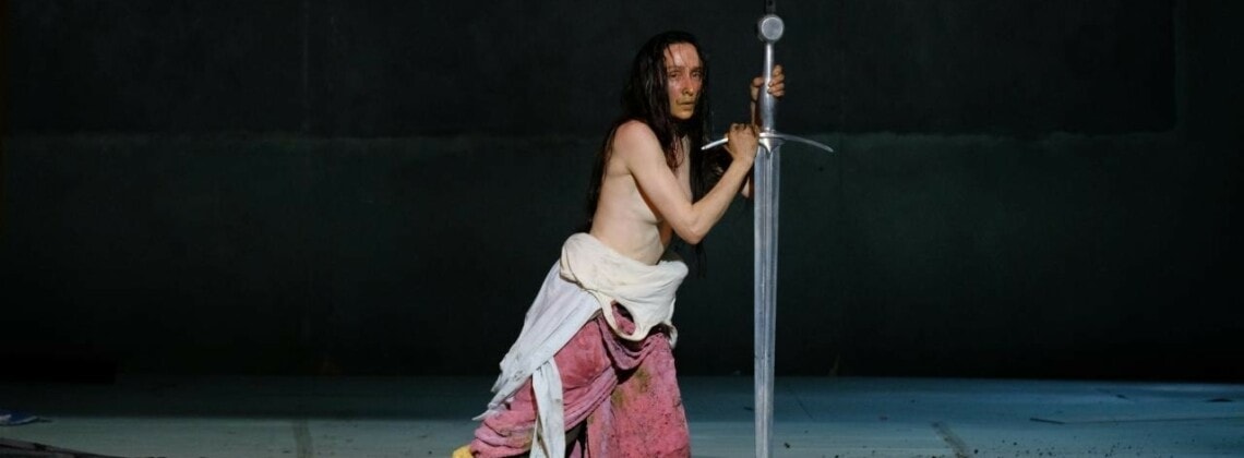 "Жанна на костре" открыла конкурсные показы премии "Золотая маска"