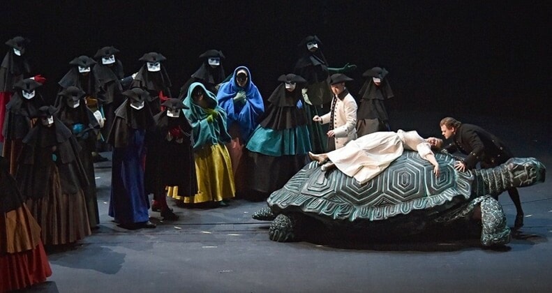 "Влюбленный дъявол" Александра Вустина в МАМТе. Фото - Анатолий Жданов