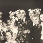 После спектакля "Сильфида" в Новосибирске: Пьер Лакотт (в центре) и А. Бердышев, Л. Гершунова, Т. Кладничкина, Л. Кондрашова, Л. Шахватова, О. Александрова, Г. Пасынкова и другие