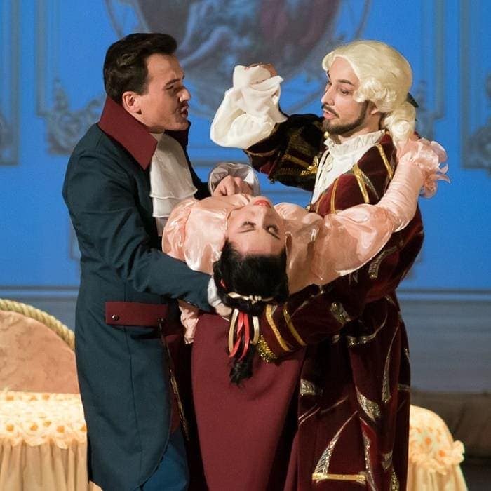Сцена из оперы "Свадьба Фигаров" в Оперной студии Луганской государственной академии культуры и искусства имени Михаила Матусовского Сцена из оперы "Свадьба Фигаров" в Оперной студии Луганской государственной академии культуры и искусства имени Михаила Матусовского