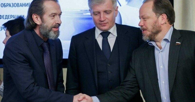 В нижней палате парламента состоялся круглый стол «Художественное образование в РФ: проблемы и перспективы», организованный Комитетом Госдумы по культуре