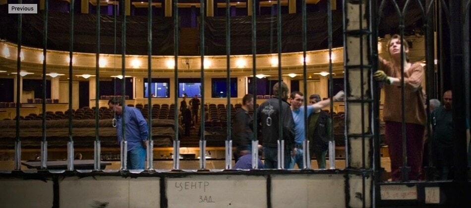 Мужской хор театра Станиславского упал на сцене. 20 пострадавших