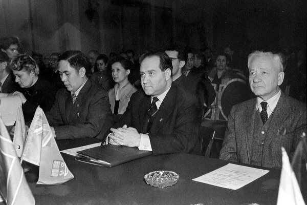 Давид Ойстрах и члены жюри I конкурса имени Чайковского, 1958 год