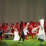 Музыкальная часть этой постановки "Евгения Онегина" противостояла хаотичному зрелищу на сцене. Фото - телеканал "Россия К"