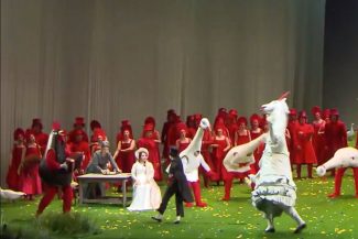 Музыкальная часть этой постановки "Евгения Онегина" противостояла хаотичному зрелищу на сцене. Фото - телеканал "Россия К"
