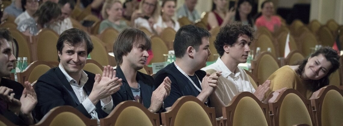 Пианисты - участники XVI Международного конкурса имени Чайковского во время объявления результатов второго тура. Фото - пресс-служба Конкурса имени Чайковского