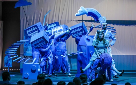 Сцена из оперы «Путешествие ''Голубой Стрелы». Фото - Лилия Ольховая