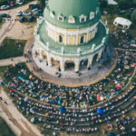 Сцена на галерее храма Рождества Богородицы в селе Подмоклово © Фестиваль в Подмоклово