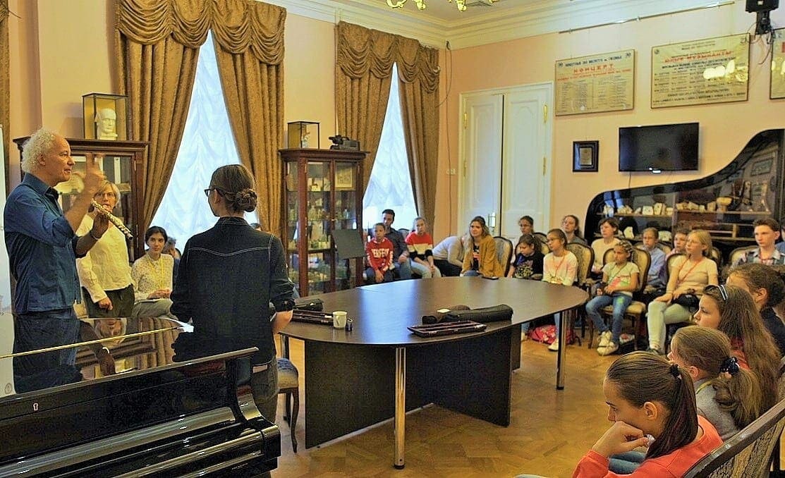 «Школа флейты Ольги Ивушейковой». Лекция Феликса Ренггли (Швецария). Фото - Глеб Омельченко