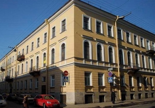 Дом в Фонарном переулке, где Г. И. Уствольская жила с родителями.