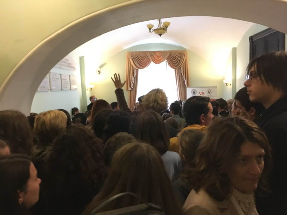 17 сентября администрация МГК провела собрание студентов с тем, чтобы озвучить достоверную информацию о ситуации с общежитием