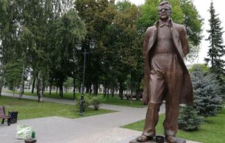 Памятник Шостаковичу в Самаре. Фото - Вячеслав Сорокин/ТАСС