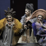 Премьера оперы "Сказка о царе Салтане" в Большом театре. Повариха – Светлана Лачина, Сватья баба Бабариха – Ирина Долженко, Ткачиха – Юлия Мазурова. Фото - Дамир Юсупов / Большой театр