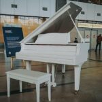 В Красноярске установили рояль имени Хворостовского