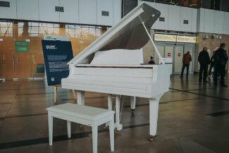 В Красноярске установили рояль имени Хворостовского