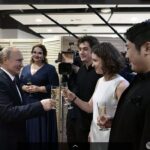 Владимир Путин произнес тост за судьбу лауреатов конкурса имени Чайковского. Фото - Алексей Никольский/РИА Новости