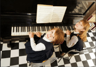 Ученые выяснили, как музыкальное образование влияет на человека. Фото - Depositphotos / serrnovik